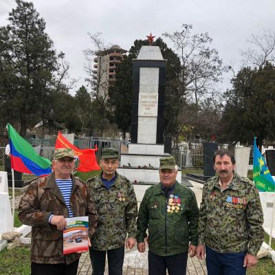 Воины-интернационалисты приняли участие в возложении цветов  к памятнику-обелиску павшим в Великой Отечественной войне героям на Русском кладбище накануне Дня Неизвестного Солдата 